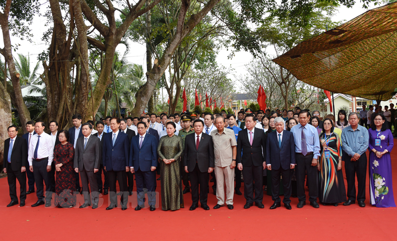Thủ tướng d&acirc;ng hương, d&acirc;ng hoa Đền thờ đồng ch&iacute; Huỳnh Tấn Ph&aacute;t - Ảnh 2.