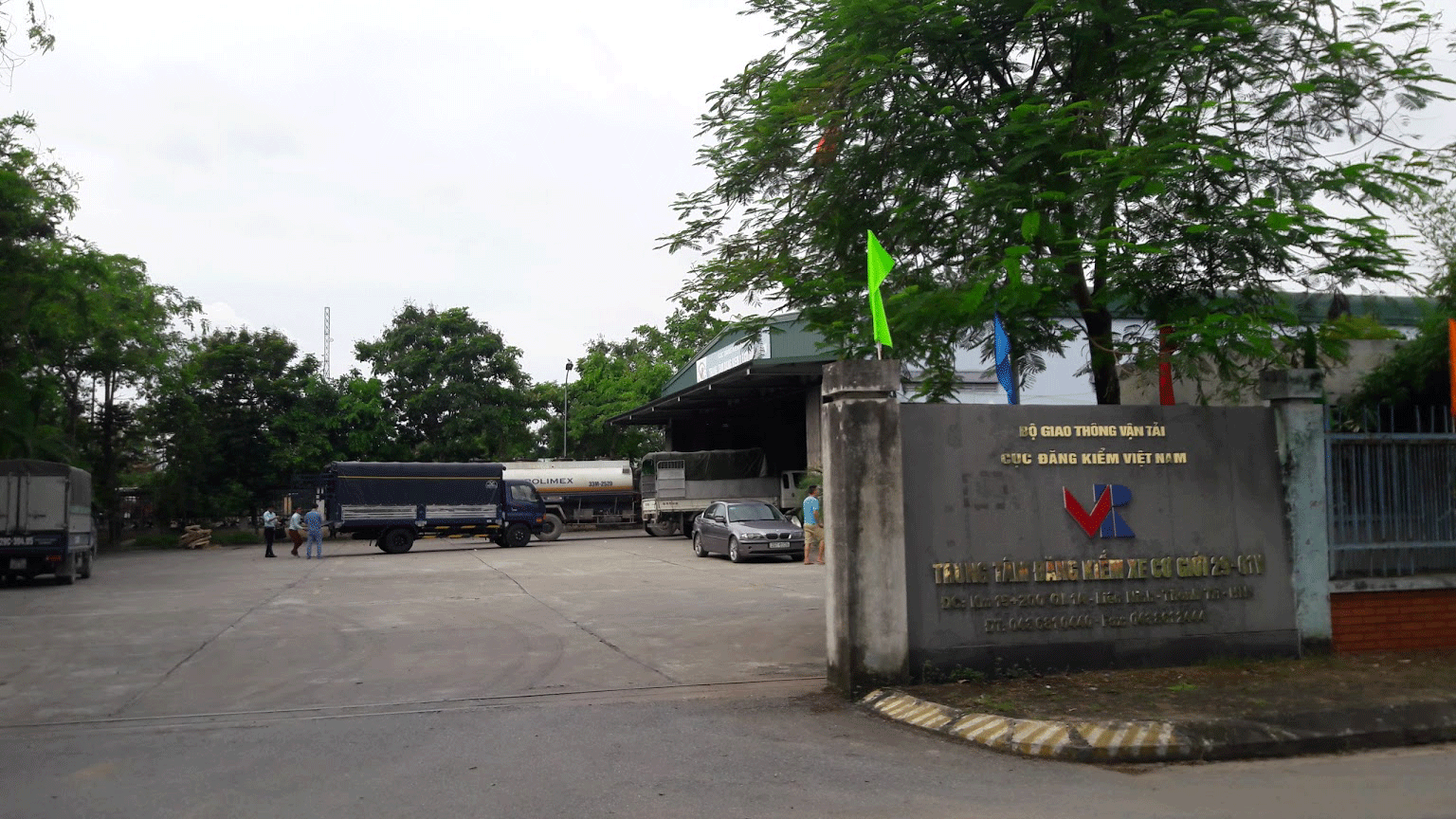 Sau khi bị khám xét và niêm phong, 2 trung tâm đăng kiểm ở Hà Nội được hoạt động trở lại - Ảnh 1.
