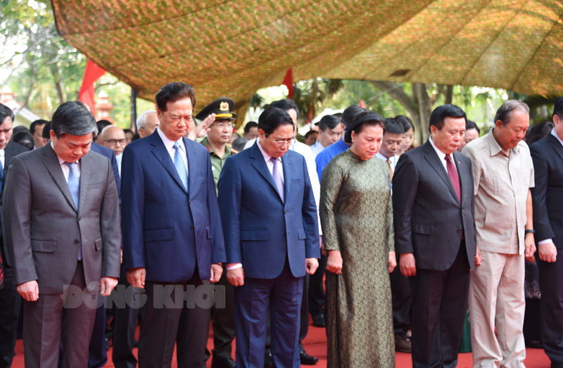 Thủ tướng d&acirc;ng hương, d&acirc;ng hoa Đền thờ đồng ch&iacute; Huỳnh Tấn Ph&aacute;t - Ảnh 3.