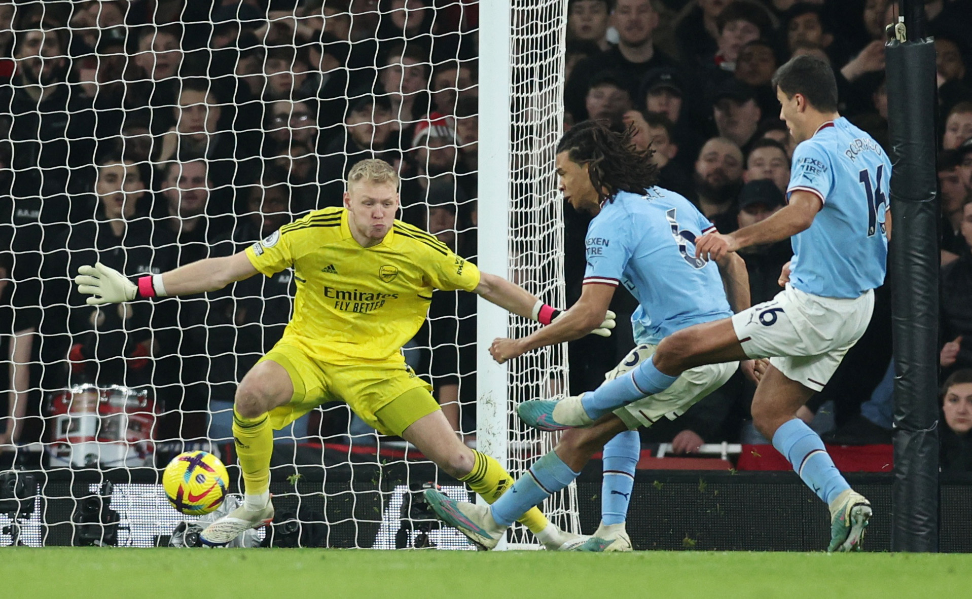 Haaland bùng nổ, Man City đè bẹp Arsenal tại Emirates - Ảnh 1.