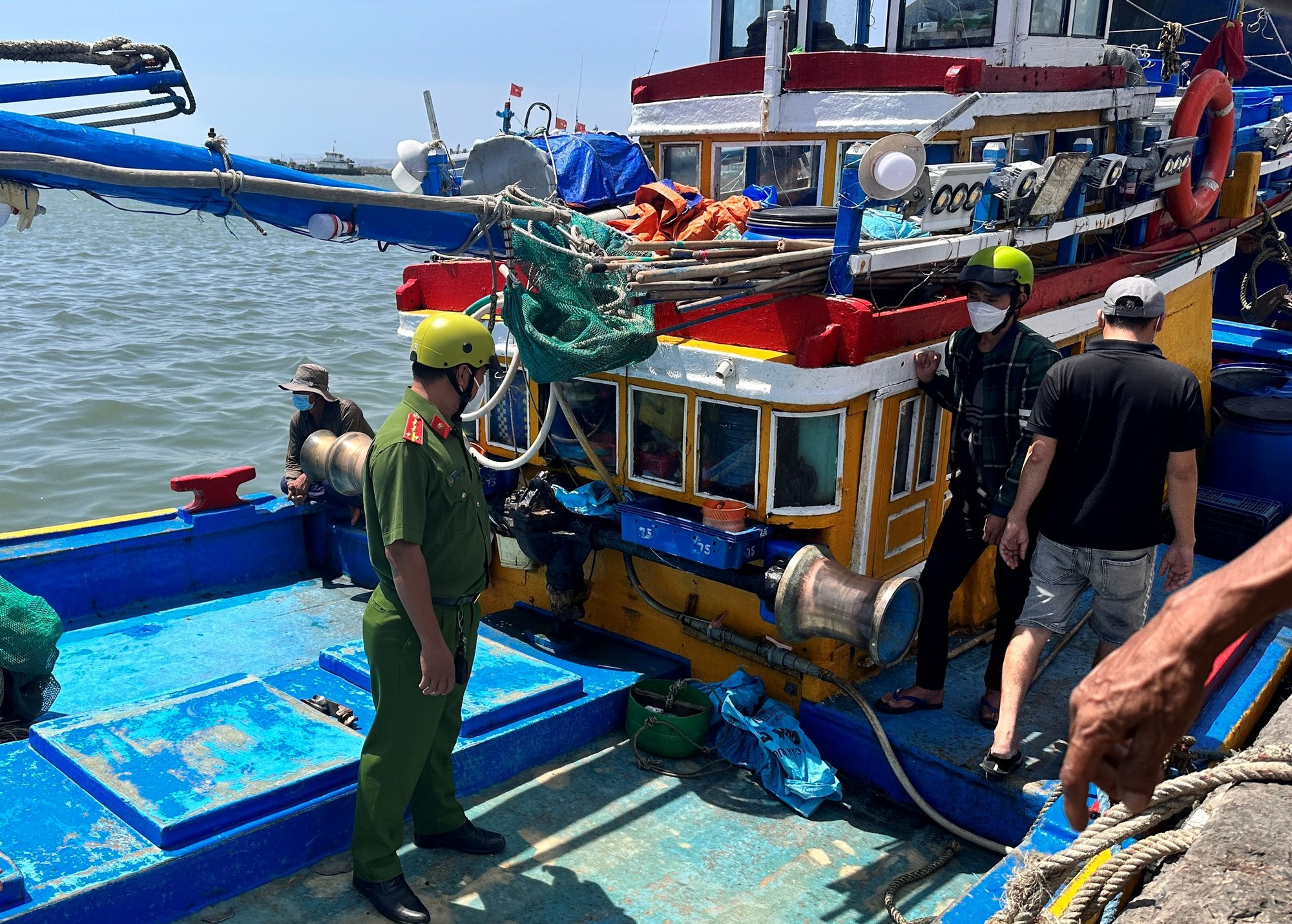 Một ngư dân nghi bị máy thu lưới cuốn gây tử vong
