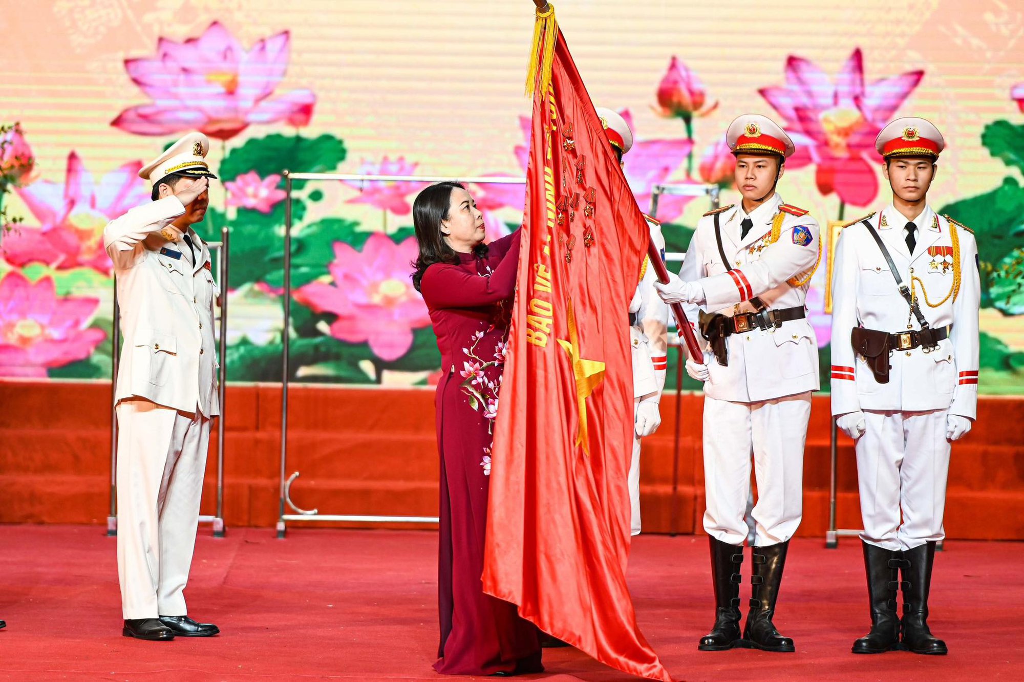 Lực lượng Cảnh vệ CAND đón nhận danh hiệu Anh hùng lực lượng vũ trang