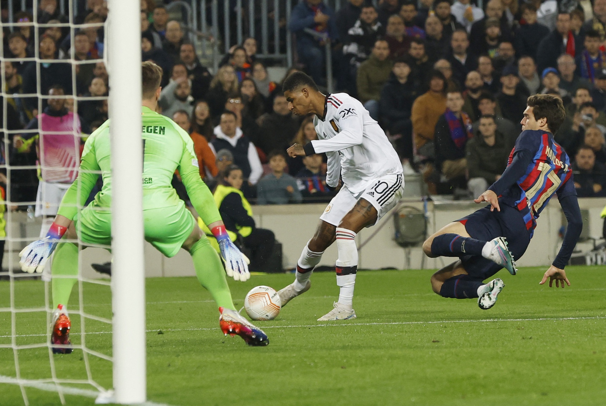 Rượt đuổi tỉ số ở Nou Camp, Barcelona chật vật chia điểm Man United - Ảnh 5.