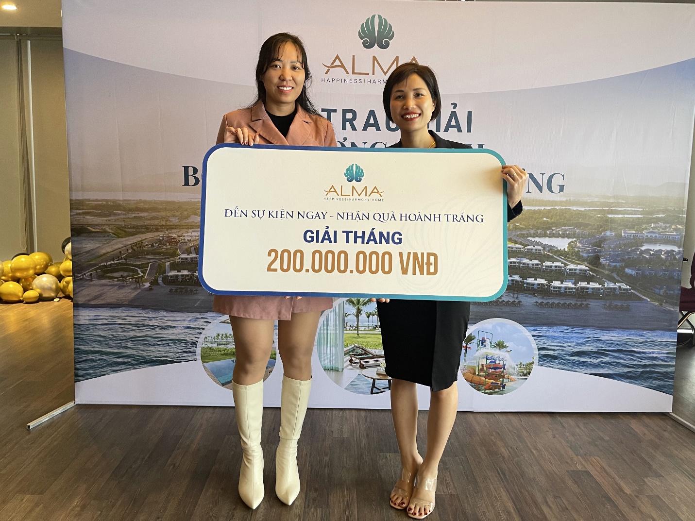 Công ty Vịnh Thiên Đường chính thức trao thưởng 200 triệu đến tay khách hàng
