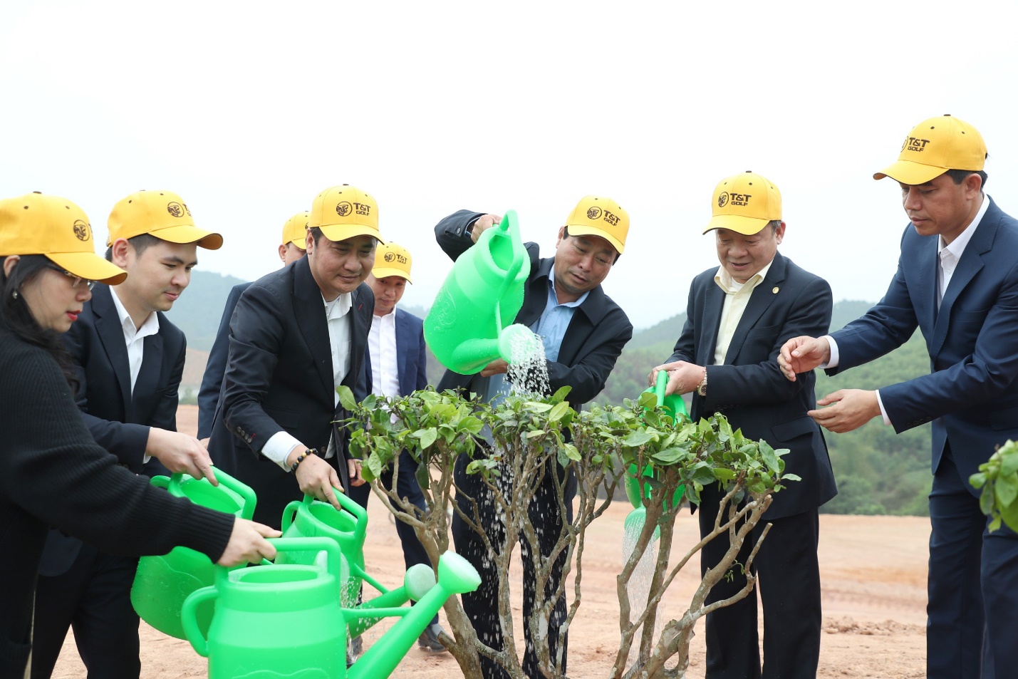 Ph&aacute;t động trồng c&acirc;y phủ xanh 16 ha dự &aacute;n s&acirc;n golf tại tỉnh Ph&uacute; Thọ - Ảnh 3.