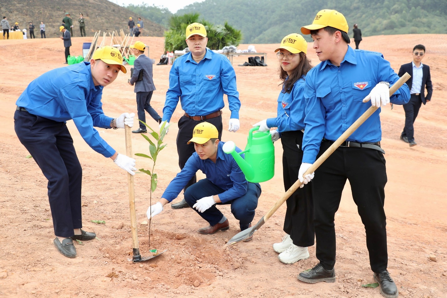 Ph&aacute;t động trồng c&acirc;y phủ xanh 16 ha dự &aacute;n s&acirc;n golf tại tỉnh Ph&uacute; Thọ - Ảnh 4.