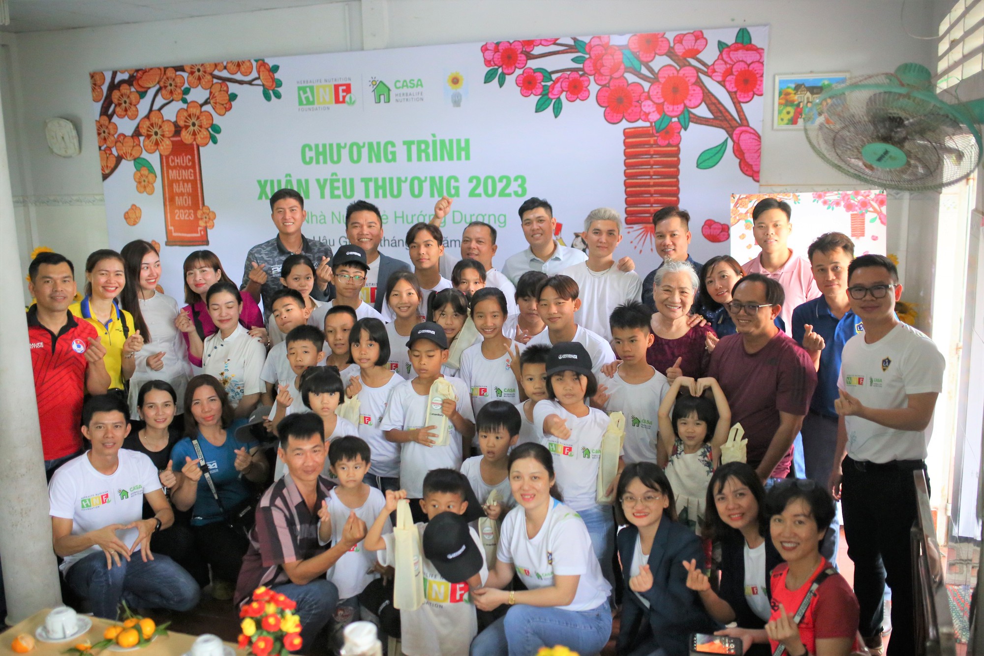 Herbalife Việt Nam tổ chức chương tr&igrave;nh Xu&acirc;n Y&ecirc;u Thương 2023 - Ảnh 1.