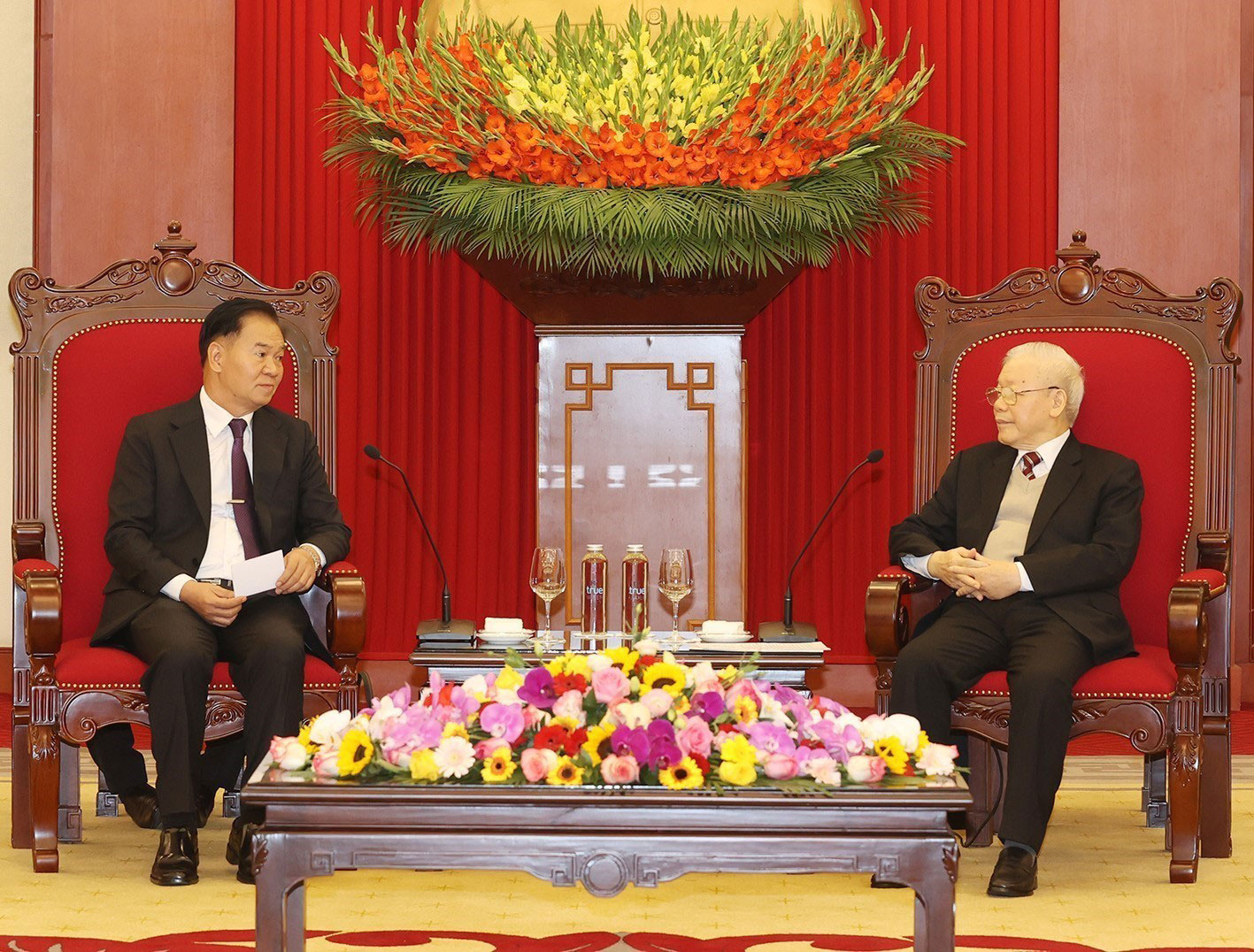 Việt Nam luôn coi trọng mối quan hệ đặc biệt thủy chung với Lào