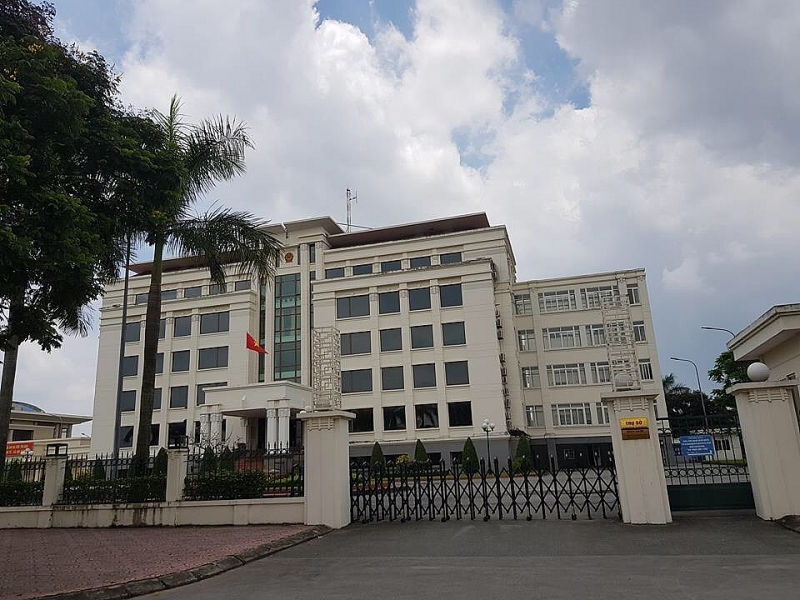 Một Trưởng phòng Nội vụ chưa tốt nghiệp bổ túc trung học đã "nhẩy" lên đại học
