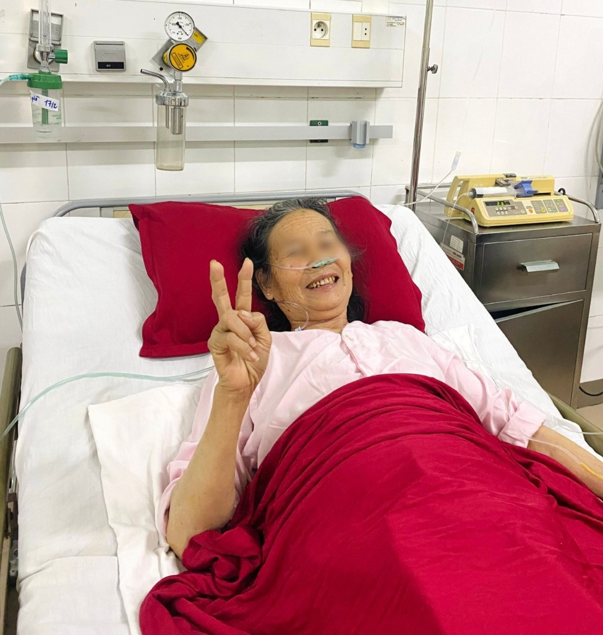 Cứu sống kịp thời cụ bà 79 tuổi bị trụy tim mạch