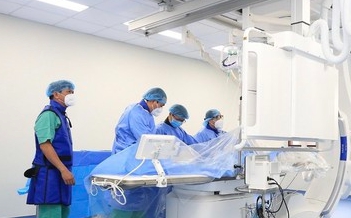 Cứu sống kịp thời cụ bà 79 tuổi bị trụy tim mạch - Ảnh 2.