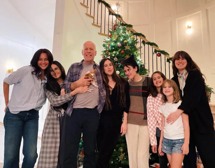 Si&ecirc;u sao Bruce Willis bị mất tr&iacute; nhớ sau bệnh mất ng&ocirc;n ngữ - Ảnh 3.