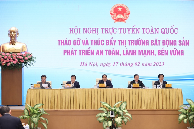 Thủ tướng: Th&uacute;c đẩy thị trường bất động sản ph&aacute;t triển l&agrave;nh mạnh, kh&ocirc;ng ai giải cứu ai - Ảnh 2.