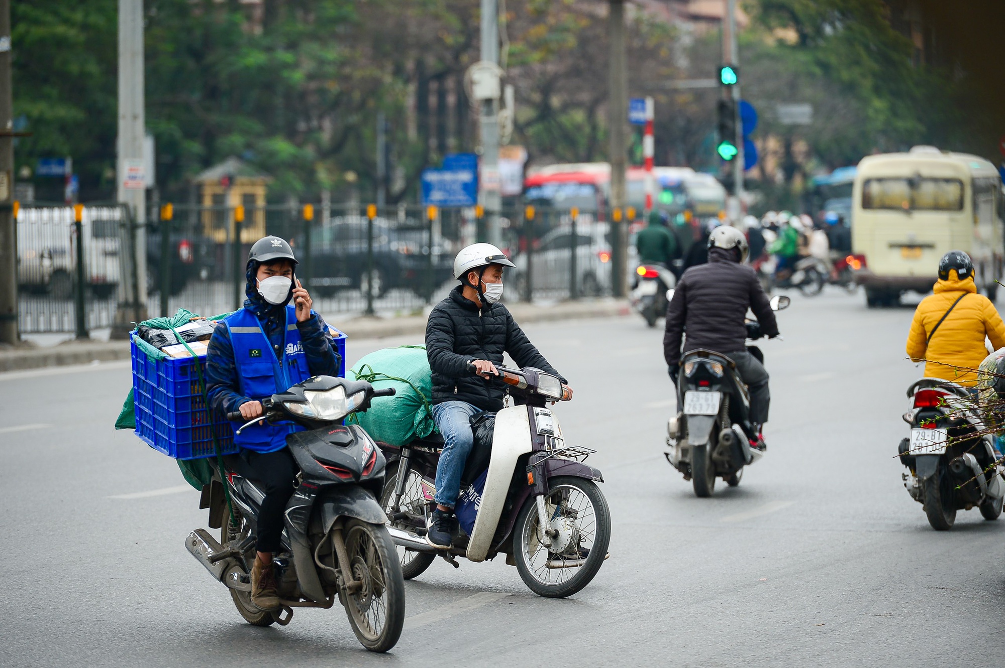 Người và xe ngang nhiên đi ngược chiều, cắt mặt ôtô trên đường Giải Phóng - Ảnh 12.