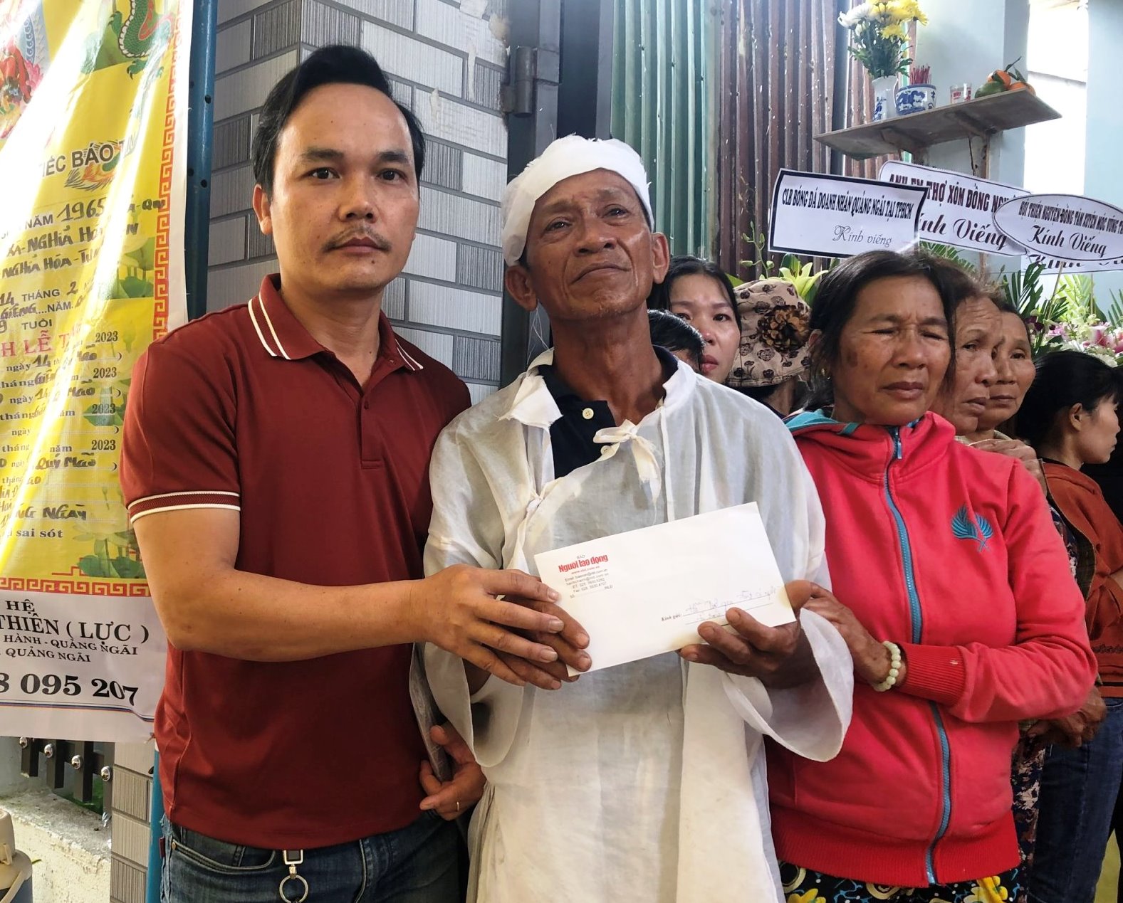 Báo Người Lao Động hỗ trợ gia đình có người tử vong trong vụ tai nạn thảm khốc ở Quảng Nam