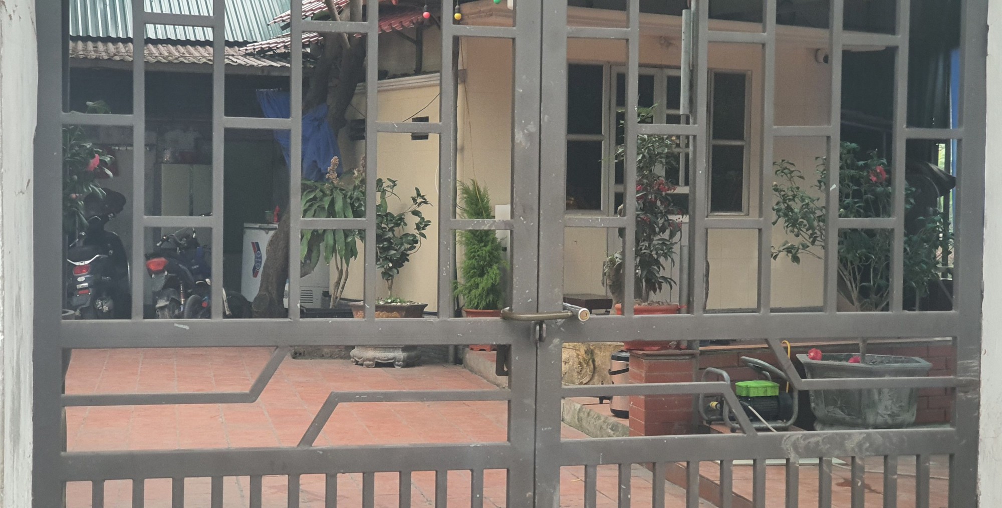 Phạt c&ocirc; đồng lập điện gọi hồn, &aacute;p vong - Ảnh 4.