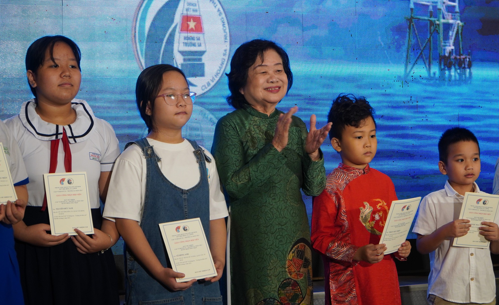 Ươm mầm tình yêu biển, đảo