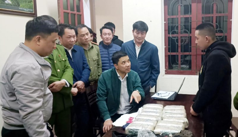 Bắt &ocirc;ng tr&ugrave;m điều h&agrave;nh đường d&acirc;y vận chuyển ma t&uacute;y khủng từ L&agrave;o về Việt Nam - Ảnh 2.