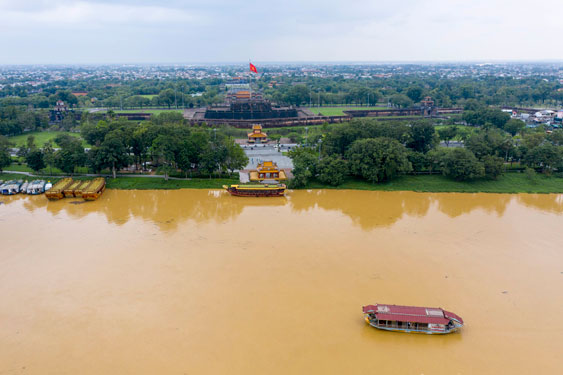 CUỘC THI ẢNH THIÊNG LIÊNG CỜ TỔ QUỐC: Khoảnh khắc bình yên - Ảnh 6.