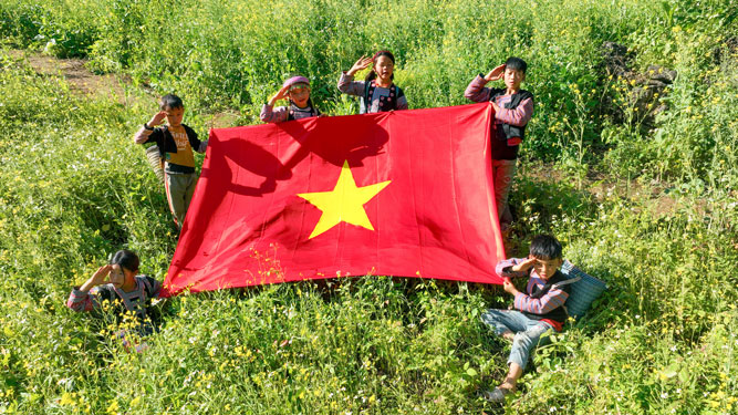 CUỘC THI ẢNH THIÊNG LIÊNG CỜ TỔ QUỐC: Khoảnh khắc bình yên - Ảnh 3.