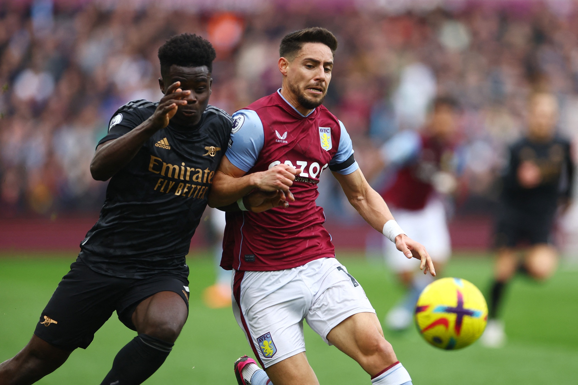 Ngược d&ograve;ng hạ Aston Villa 4-2, Arsenal đ&ograve;i lại ng&ocirc;i đầu Ngoại hạng - Ảnh 1.