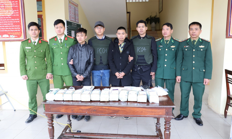 Bắt &ocirc;ng tr&ugrave;m điều h&agrave;nh đường d&acirc;y vận chuyển ma t&uacute;y khủng từ L&agrave;o về Việt Nam - Ảnh 3.