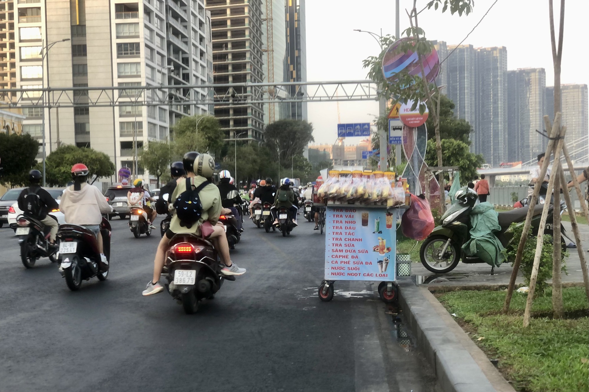 Ớn với h&igrave;nh ảnh dọc bến Bạch Đằng - quận 1, TP HCM - Ảnh 8.