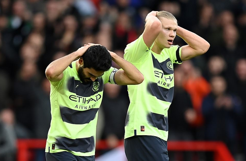 Liverpool giải m&atilde; ngựa &ocirc; Newcastle, Man City hụt hơi đua đầu bảng Ngoại hạng Anh - Ảnh 4.