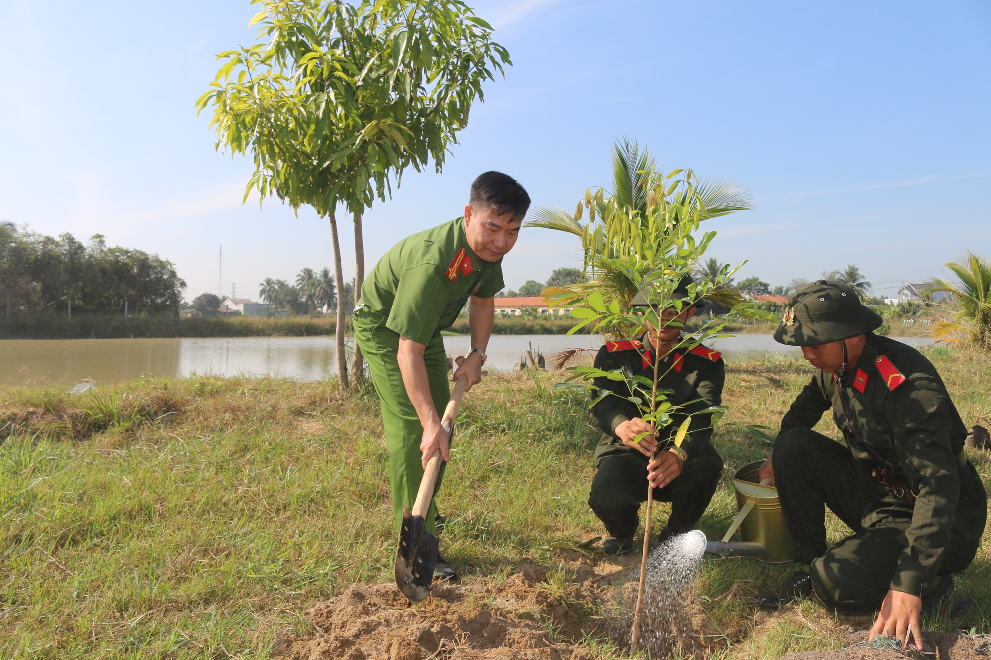 Trung đoàn CSCĐ Đông Nam TP HCM khai giảng lớp huấn luyện gần 1.000 tân binh - Ảnh 7.