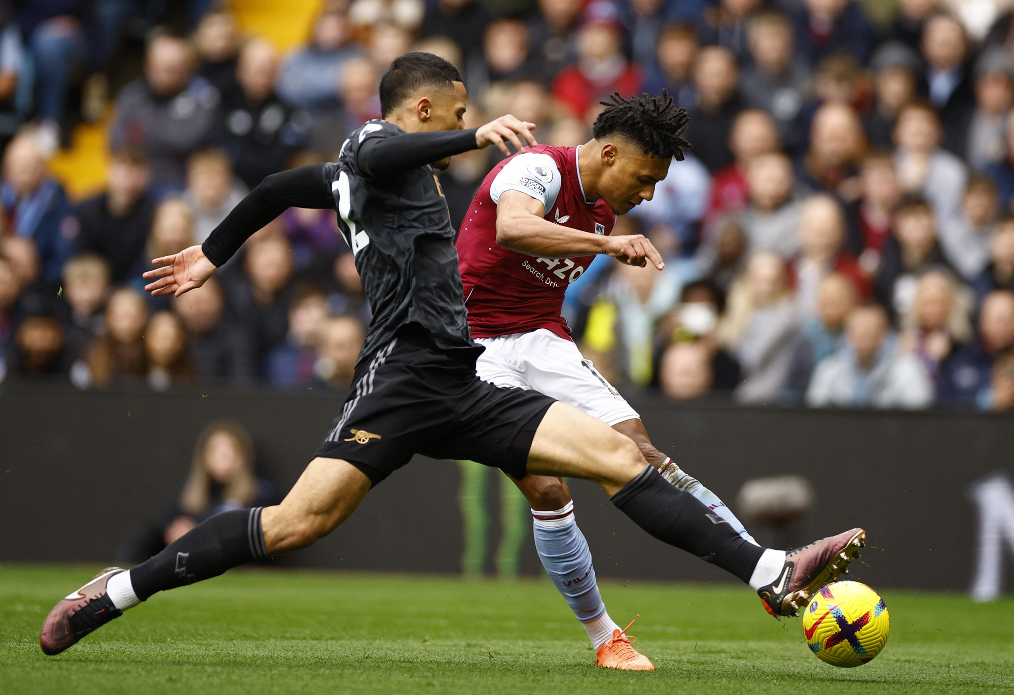 Ngược d&ograve;ng hạ Aston Villa 4-2, Arsenal đ&ograve;i lại ng&ocirc;i đầu Ngoại hạng - Ảnh 2.