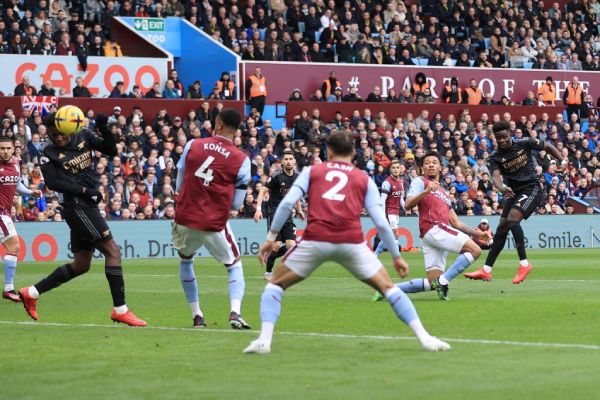 Ngược d&ograve;ng hạ Aston Villa 4-2, Arsenal đ&ograve;i lại ng&ocirc;i đầu Ngoại hạng - Ảnh 3.