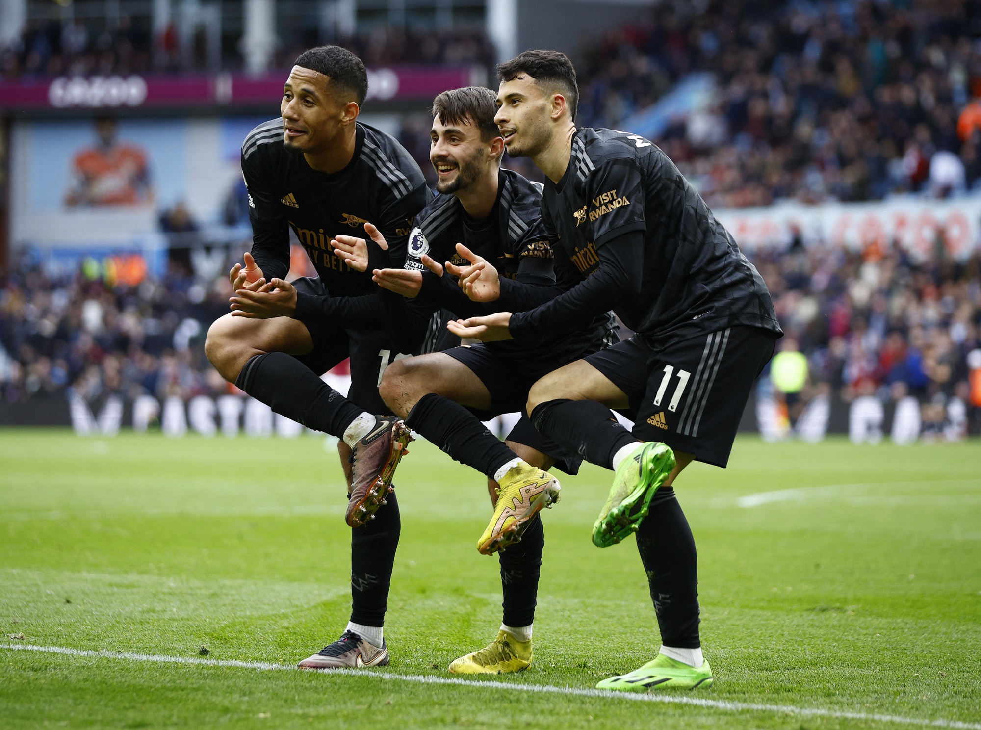 Ngược d&ograve;ng hạ Aston Villa 4-2, Arsenal đ&ograve;i lại ng&ocirc;i đầu Ngoại hạng - Ảnh 9.