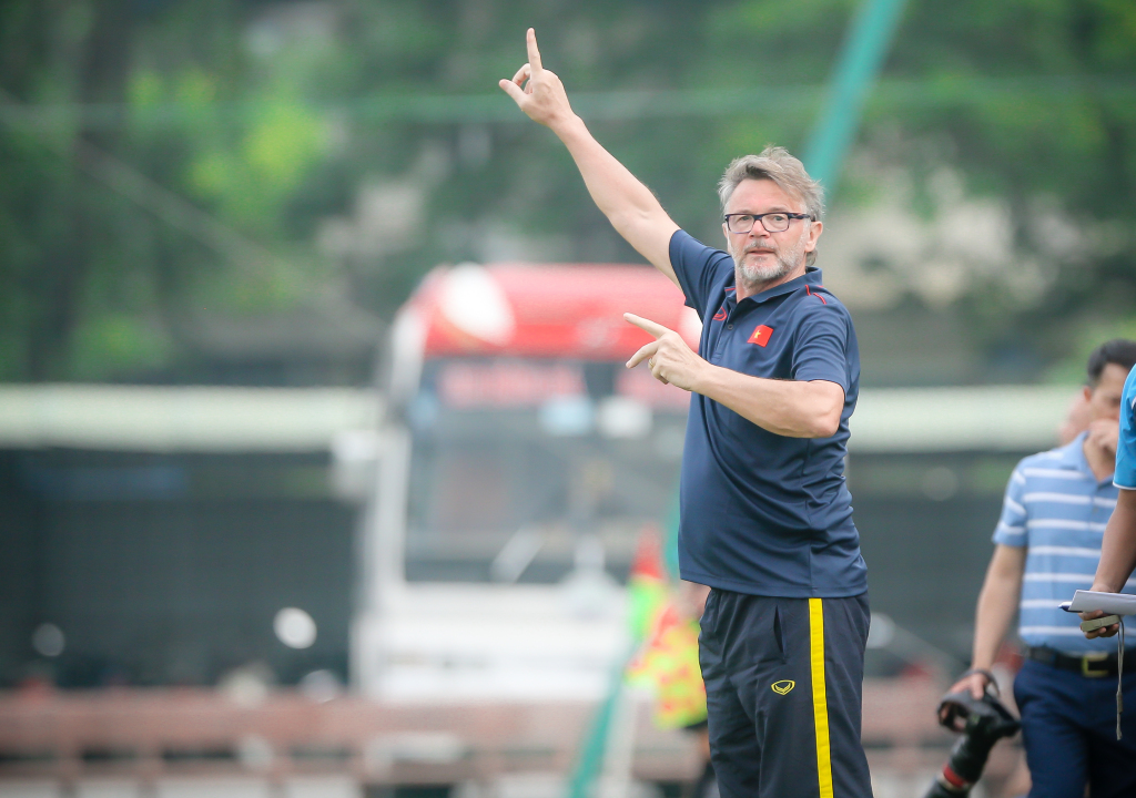 HLV Troussier lên kế hoạch hội quân đội tuyển Việt Nam và U23 quốc gia