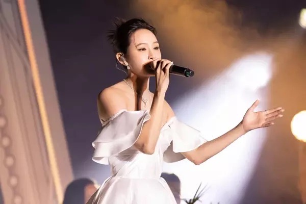 Hiền Hồ trở lại từ lời kêu gọi của khán giả?