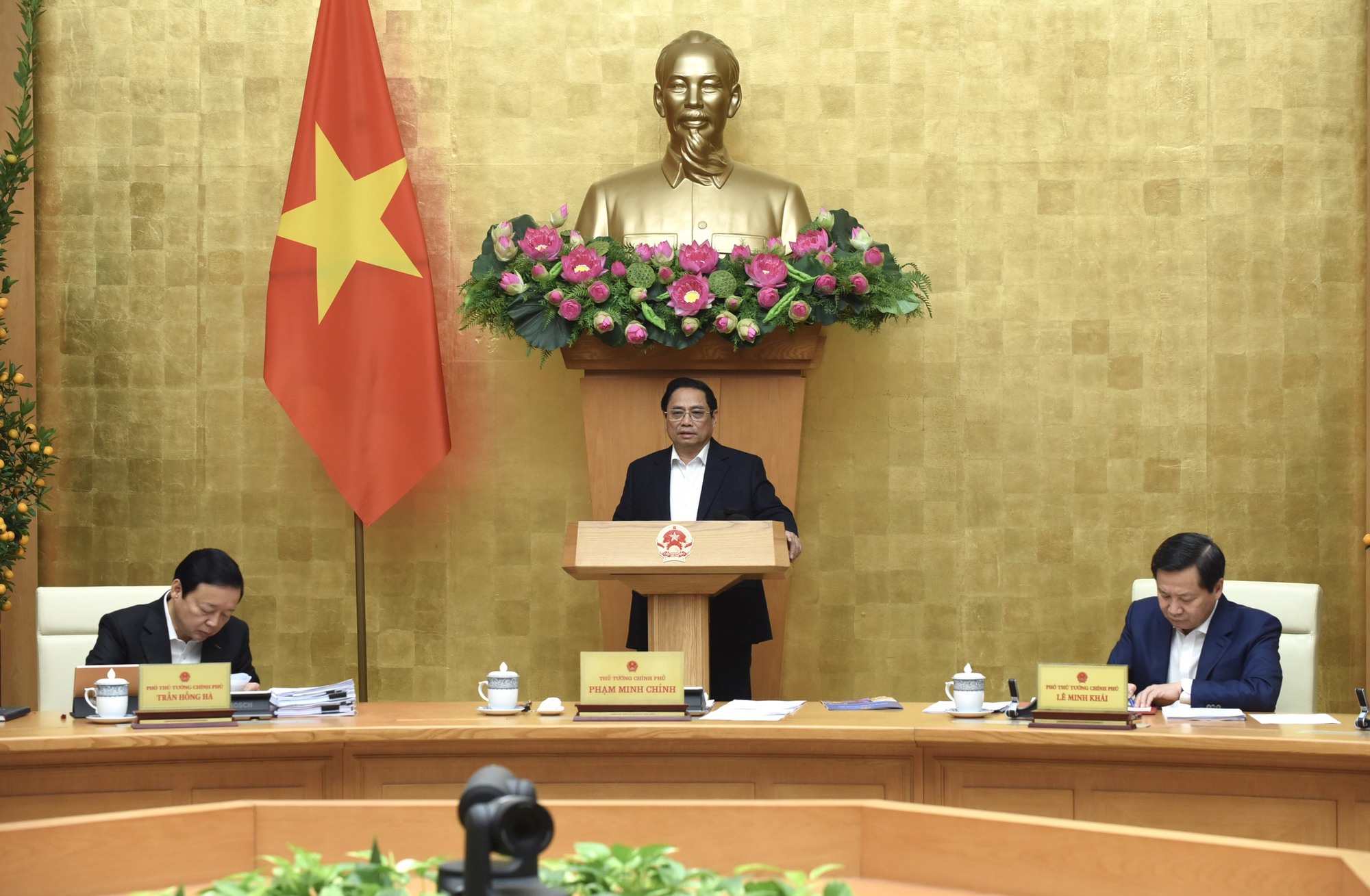 Thủ tướng y&ecirc;u cầu th&aacute;o gỡ những vấn đề m&agrave; doanh nghiệp, nh&acirc;n d&acirc;n đang gặp kh&oacute; khăn - Ảnh 1.