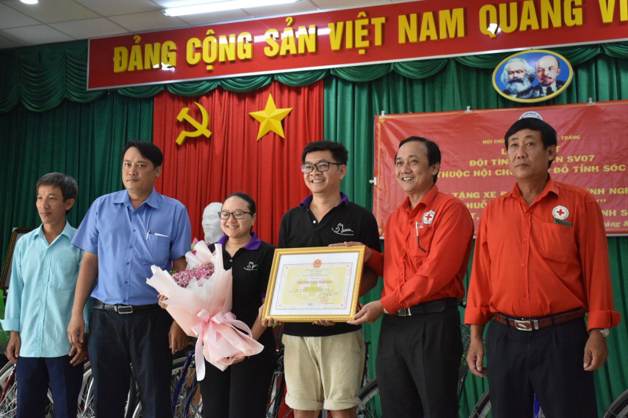 "Chàng bao đồng" trên phố yêu thương