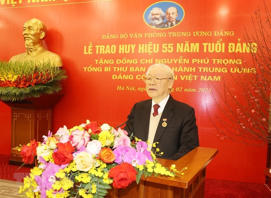 Tổng B&iacute; thư Nguyễn Ph&uacute; Trọng nhận Huy hiệu 55 năm tuổi Đảng - Ảnh 5.