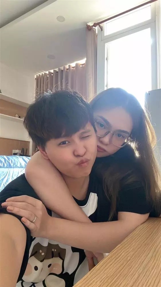 Ca sĩ Nguyễn Thiện Nh&acirc;n v&agrave; người t&igrave;nh đồng giới bị gọi l&agrave; chị em - Ảnh 4.