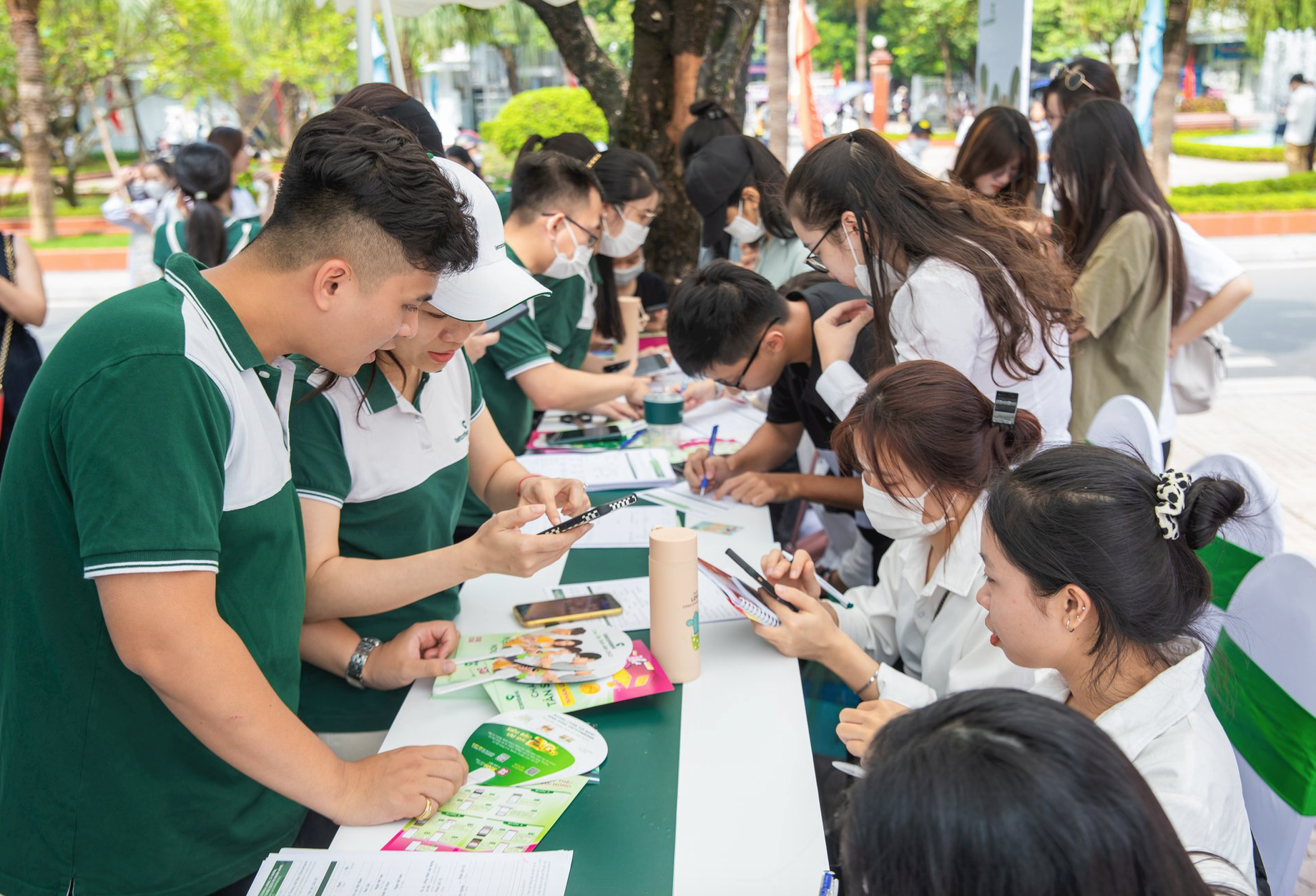 Cử nhân gian nan tìm việc