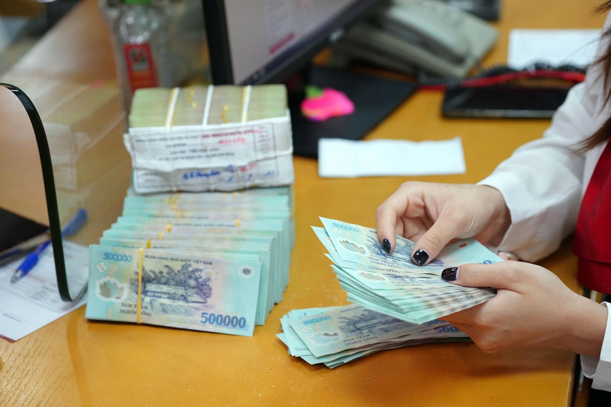 Vay tiền ngân hàng bị ép mua bảo hiểm: Chuyển cơ quan điều tra khi có dấu hiệu vi phạm