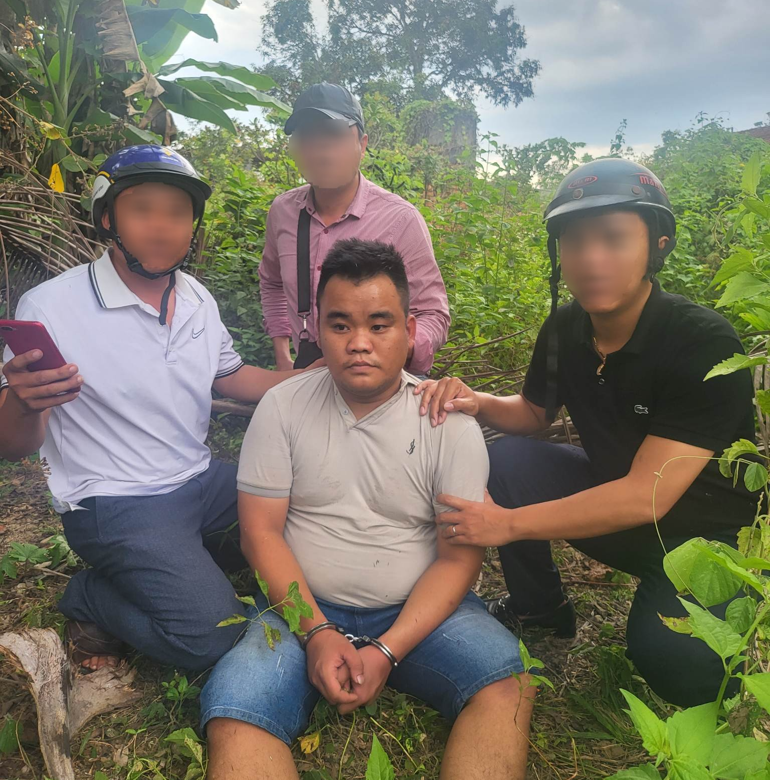 Truy bắt đối tượng truy nã Võ Văn Thạnh trốn trong ngôi nhà hoang