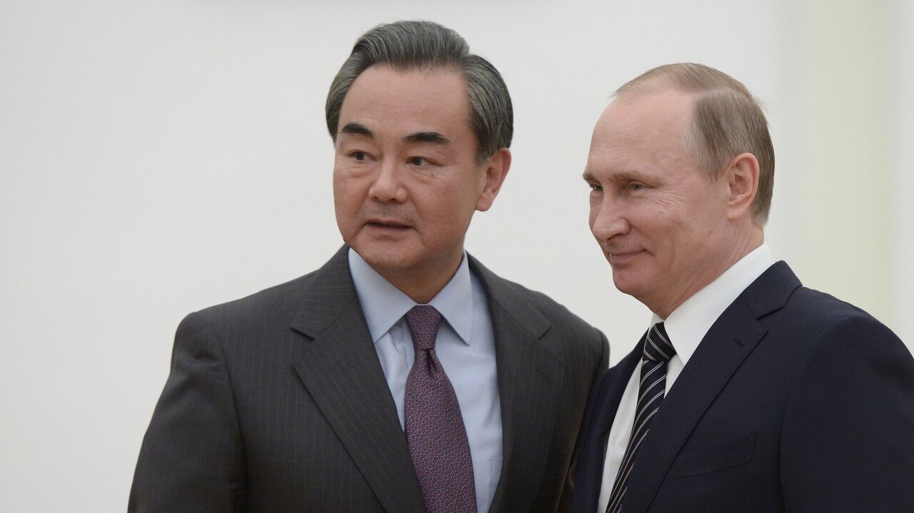 Tổng thống Putin nói gì khi gặp ông Vương Nghị?