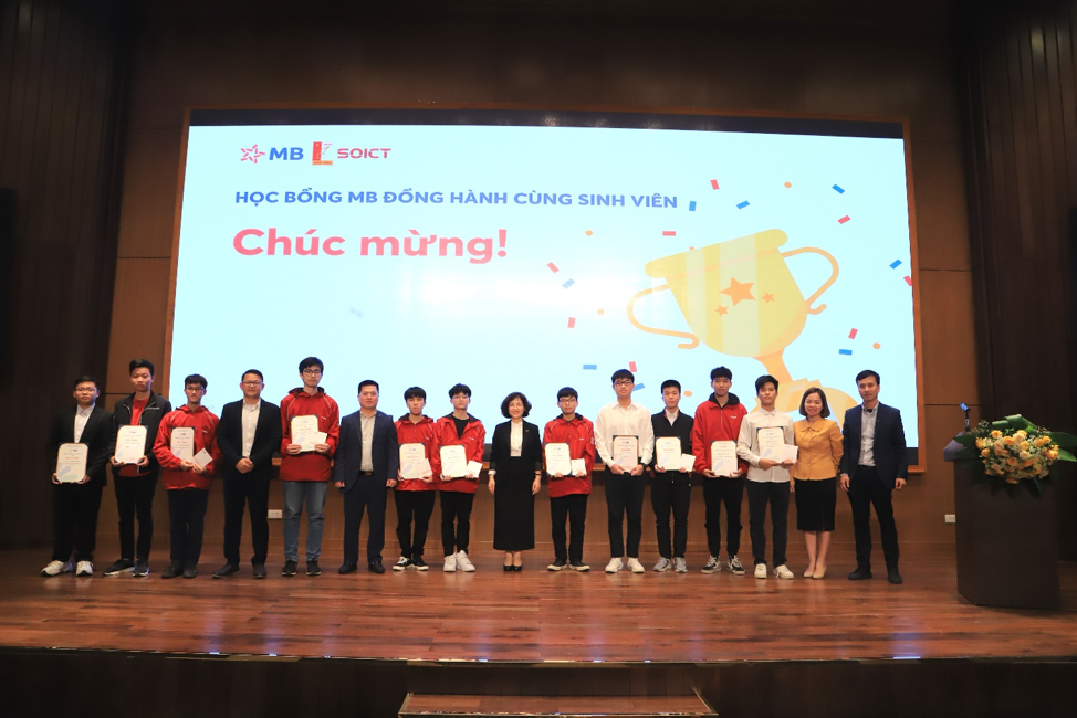 MB Company Tour: Từ sinh vi&ecirc;n đến trải nghiệm một ng&agrave;y l&agrave;m nh&acirc;n sự IT - Ảnh 1.