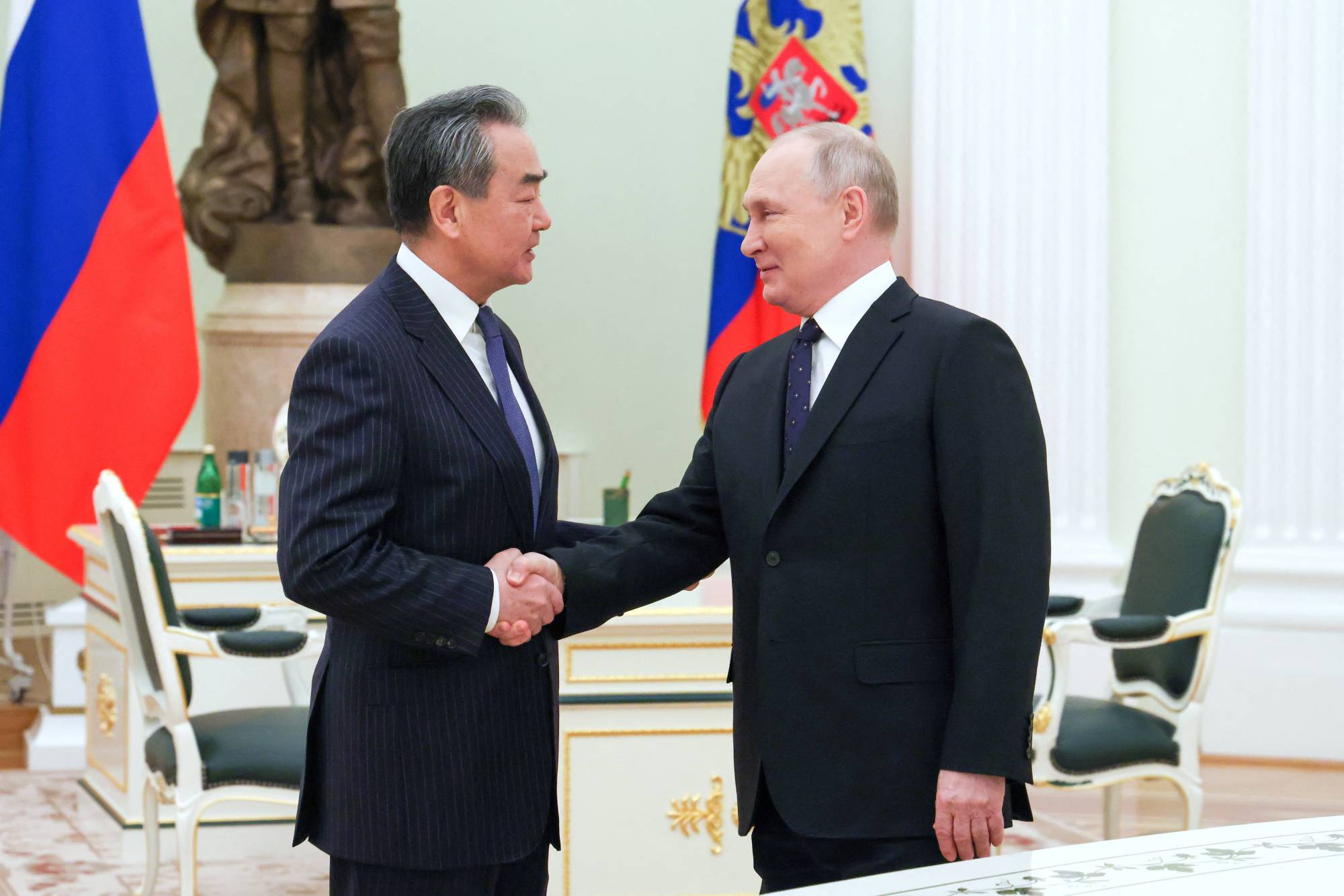 Tổng thống Putin n&oacute;i g&igrave; khi gặp &ocirc;ng Vương Nghị? - Ảnh 1.