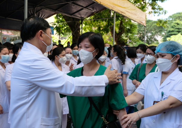 Tôn vinh những cống hiến của y bác sĩ, nhân viên y tế