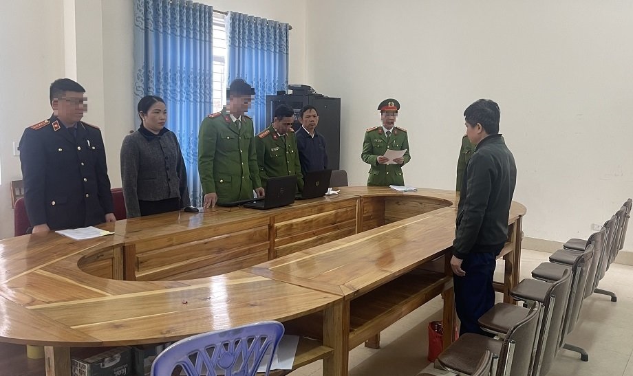 Bắt hiệu trưởng vì tham ô, chiếm đoạt gần 200 triệu đồng