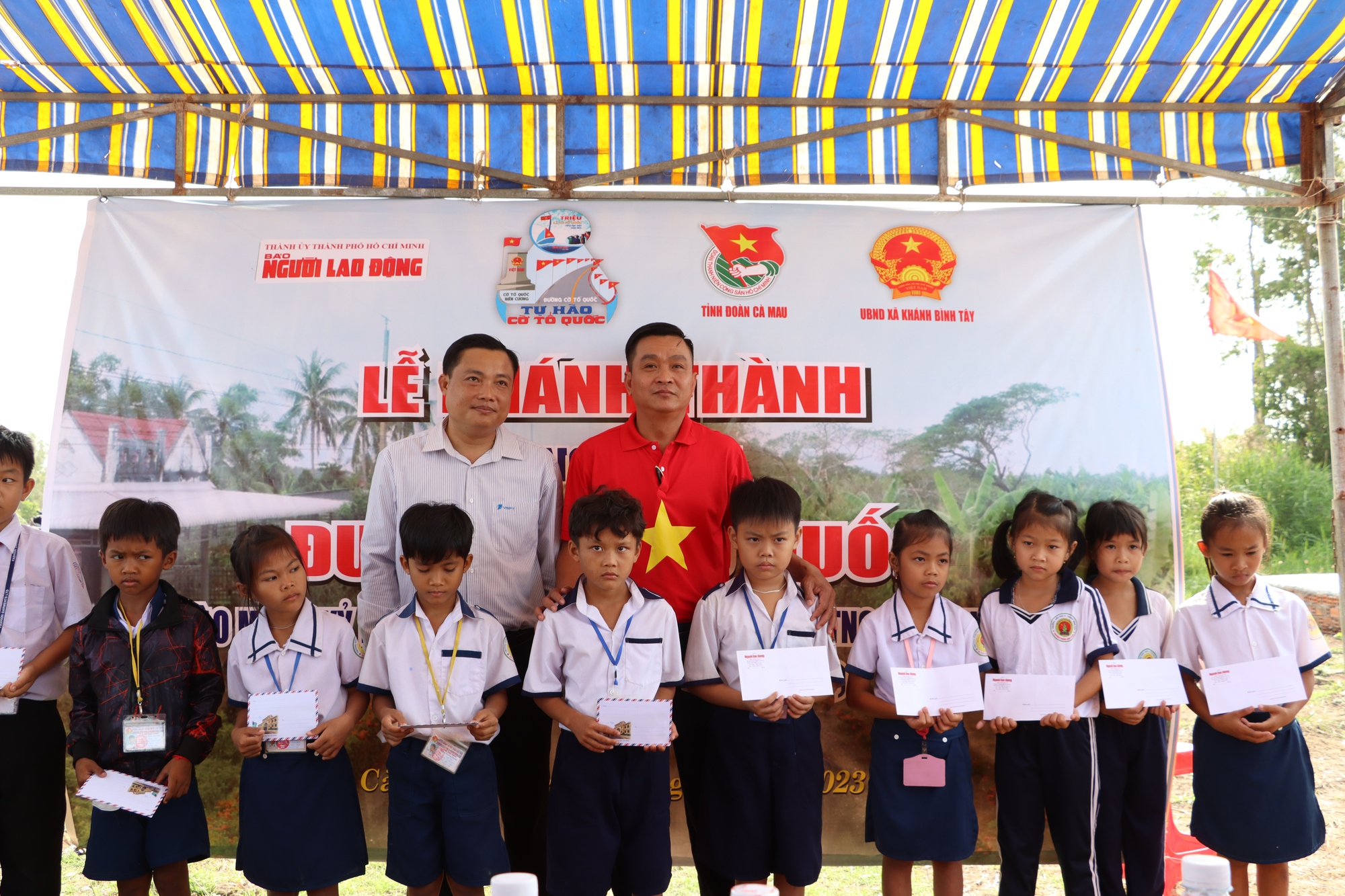 Khánh thành Đường cờ Tổ quốc tại Cà Mau - Ảnh 8.