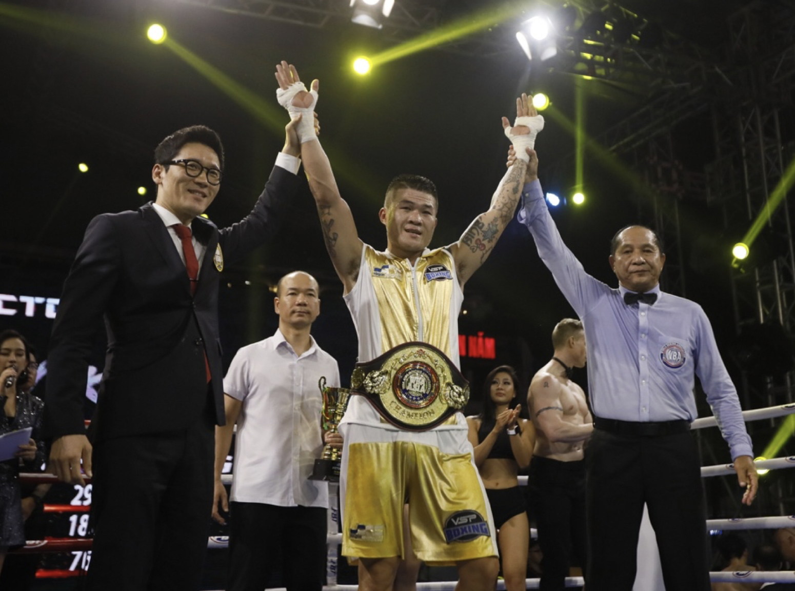 Trương Đ&igrave;nh Ho&agrave;ng thượng đ&agrave;i bảo vệ đai v&ocirc; địch WBA ch&acirc;u &Aacute; - Ảnh 3.
