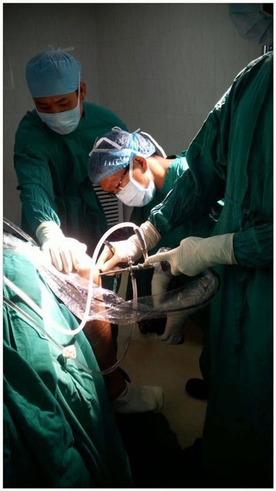 NHỮNG ĐÔI TAY VÀNG CỦA NGÀNH Y (*): Mất ngón tay, không buông dao mổ