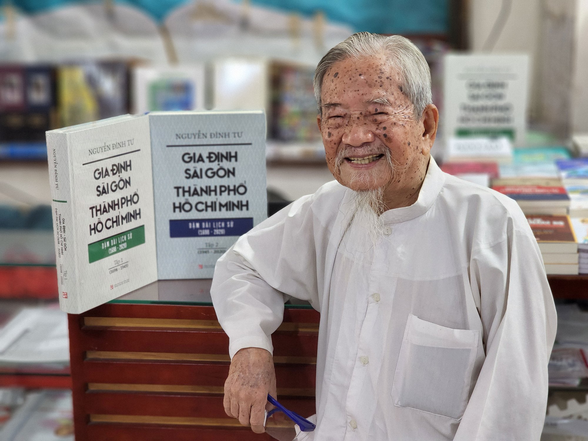 "Đọc một hơi" để nắm bắt "Lịch sử Sài Gòn - TP HCM" - Ảnh 2.
